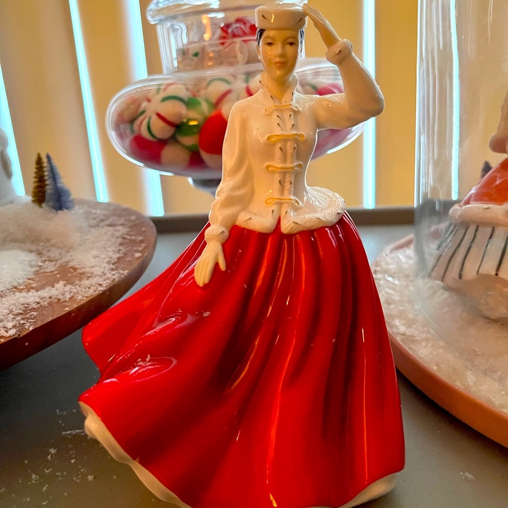 Royal Doulton Pretty Ladies Sounds of Christmas “Gail” HN 4804 SIGNED!